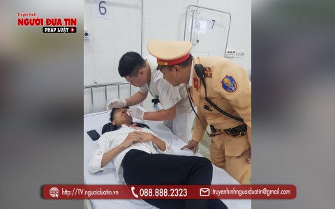 Đội CSGT số 10 đưa nam sinh bị tai nạn đi cấp cứu kịp thời