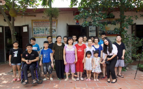 "U Hoa" - Người phụ nữ nặng lòng với người khuyết tật