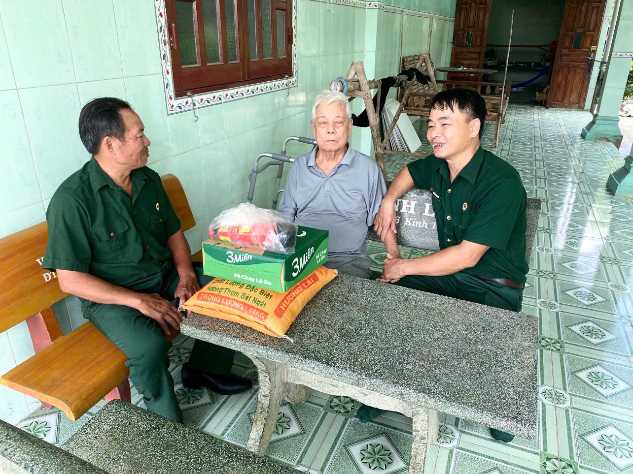 hoi-ccb-xa-tham-ong-tran-van-ngong-thuong-binh-hoi-vien-ccb-1785572177.jpg