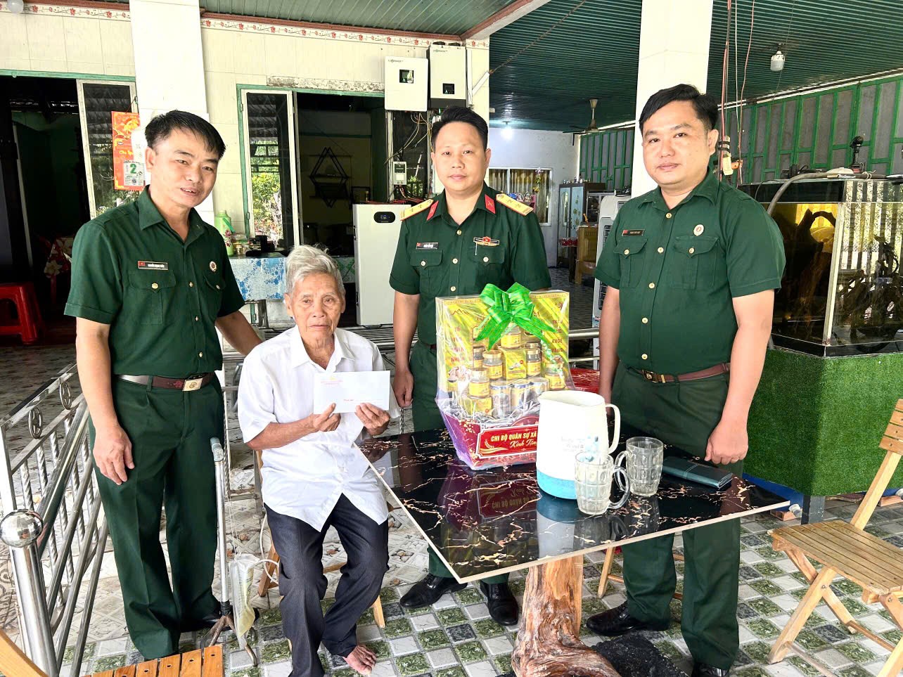 Đoàn Cựu chiến binh xã Hậu Nghĩa tri ân các Anh hùng liệt sĩ nhân kỷ niệm 79 năm Ngày 27/7