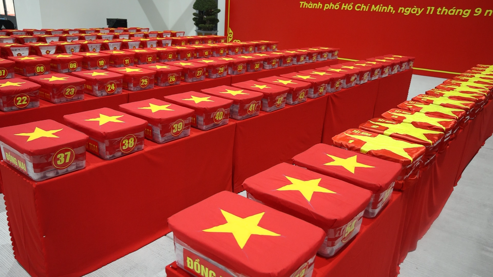 Chuyến bay quân sự đặc biệt vận chuyển 13.563 mẫu hài cốt liệt sĩ ra Hà Nội phục vụ giám định ADN