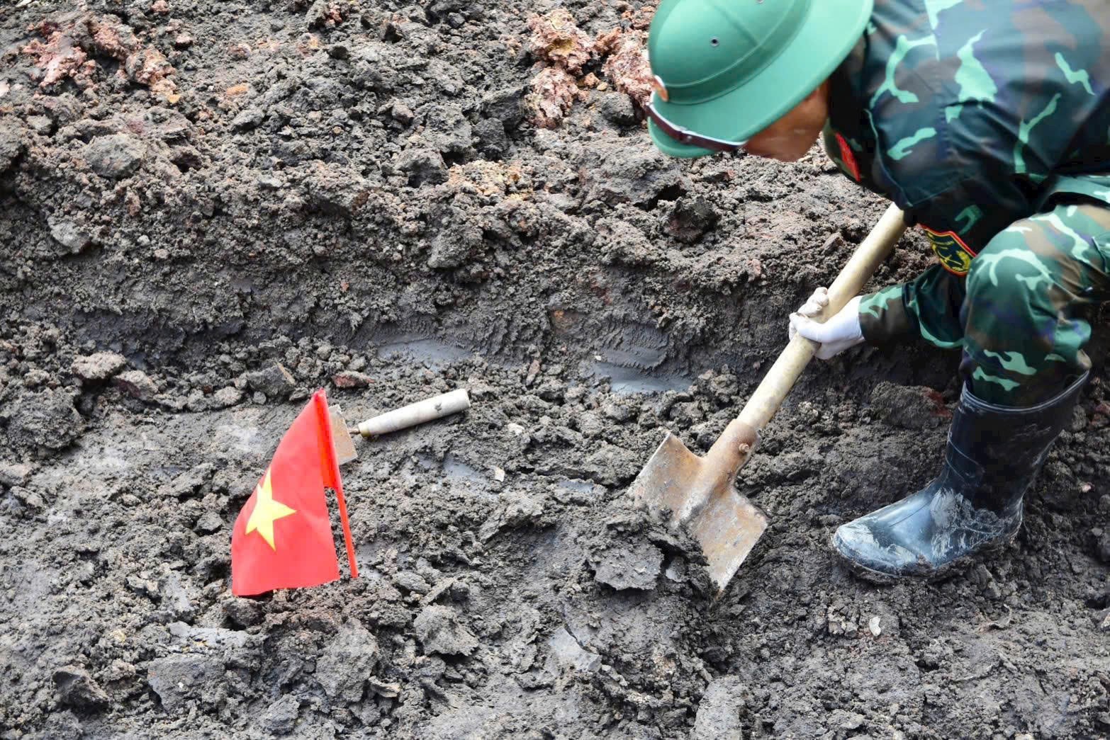 Tiếp tục tìm kiếm, quy tập hài cốt liệt sĩ tại Công viên Văn hóa Lê Thị Riêng