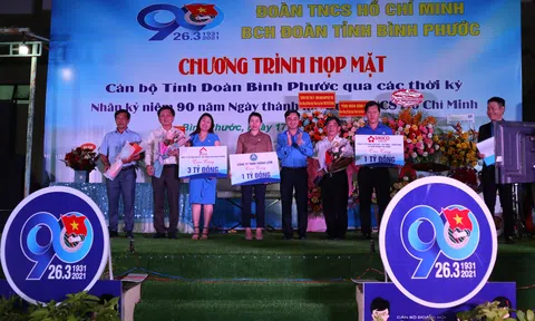 Trao tặng nguồn vốn vay 5 tỷ đồng tới thanh niên khởi nghiệp tại Bình Phước