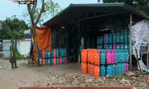 Hà Nội: Cảnh sát phát hiện kho chứa gas lậu sát nghĩa địa