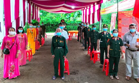 Cử tri huyện biên giới hưởng ứng ngày hội toàn dân
