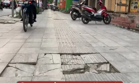 Thay mới vỉa hè bằng đá tự nhiên ở Hà Nội: “Tiền mất tật mang”