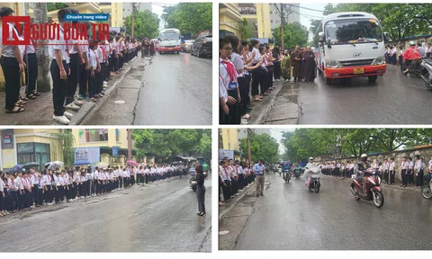 Xúc động với hình ảnh học sinh trường THCS Tân Triều tiễn bạn lần cuối dưới cơn mưa mùa hạ