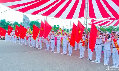 Rộn ràng không khí người dân quê Bác đón Tết Độc lập