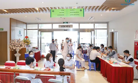 Bệnh viện Phương Đông tích cực hiến máu cứu người giữa đại dịch COVID-19