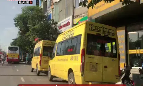 “Xe dù, bến cóc” lại “nở rộ” trên nhiều tuyến phố Hà Nội