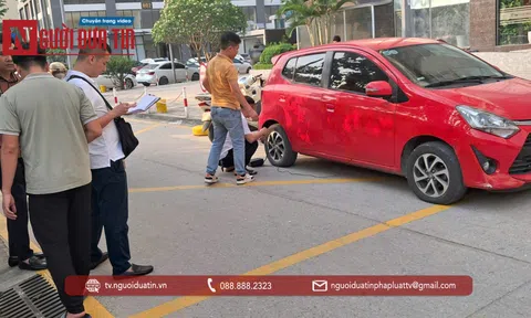 Truy tìm người đàn ông chọc thủng nhiều lốp ô tô tại một khu chung cư ở Hà Nội