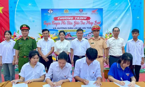 Công an tỉnh Tuyên Quang: Đảm bảo an toàn giao thông và an toàn trên không gian mạng cho học sinh