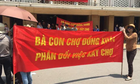 Hà Nội: Lo chợ bị đập xây mới, tiểu thương chợ Đồng Xuân tập trung phản đối