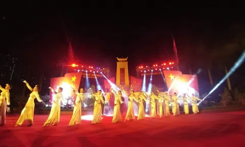 Tuổi trẻ Thủ đô thắp nến tri ân các anh hùng liệt sĩ