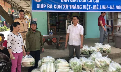 CSGT HÀ NỘI “GIẢI CỨU” CỦ CẢI, HỖ TRỢ BÀ CON NÔNG DÂN
