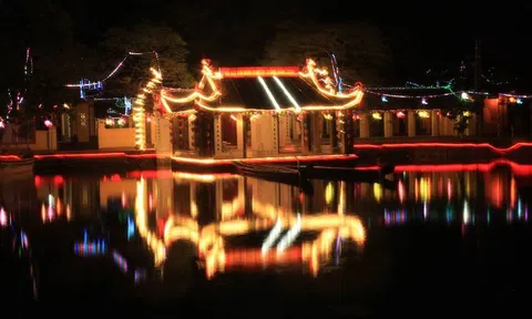 Người dân Tây Tựu tái hiện cuộc "thuỷ chiến" hào hùng của dân tộc