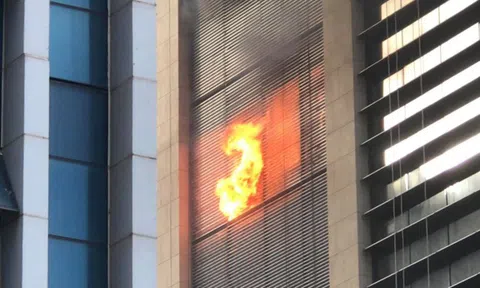 Trực tiếp: Cháy toà nhà ở Dương Đình Nghệ - Hà Nội