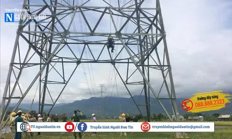 Sơn La: Thanh niên nghi "ngáo đá", leo cột điện cao thế 