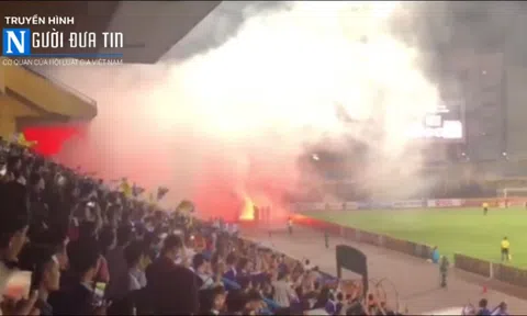 CĐV Hải Phòng biến Hàng Đẫy thành "chảo lửa" bằng pháo sáng