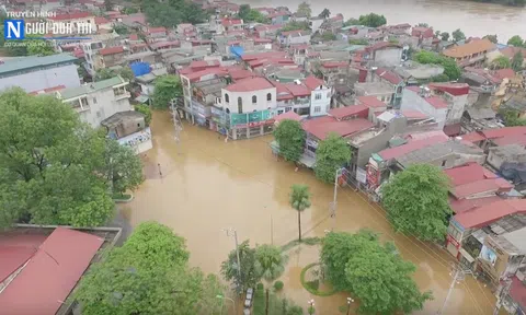(Flycam) Yên Bái: Mưa đã ngớt nhưng thành phố vẫn chìm trong biển nước