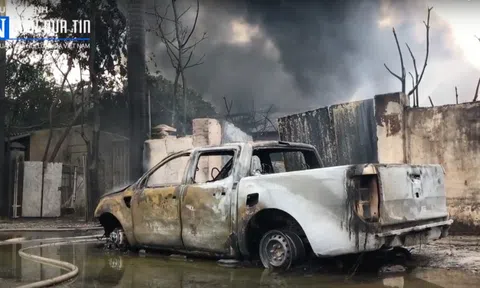 Nhiều nhà dân bị thiêu rụi sau khi bà hỏa ghé thăm