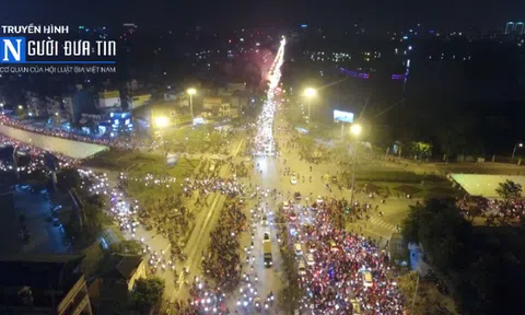 Flycam: Hàng ngàn người hâm mộ Việt Nam ăn mừng chiến thắng lịch sử
