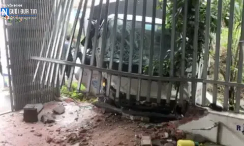 Nam Định: Xe tải mất lái lao thẳng nhà dân