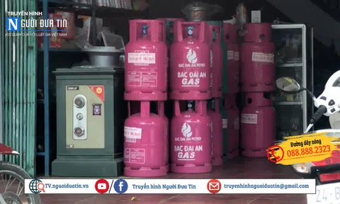 Lào Cai: "Bom nổ chậm" bán giữa phố, lãnh đạo QLTT vẫn mải đi... công tác?