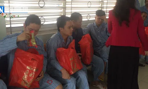 Nghĩa cử ấm lòng ngày tết