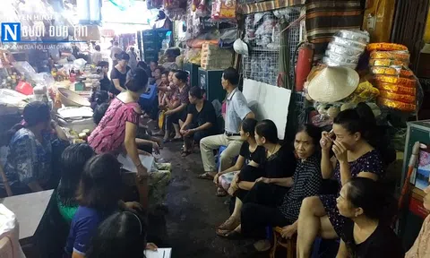 “Lùm xùm” chợ Thái Hà: Cty quản lý chợ “hất” tiểu thương, chính quyền thì kiên quyết bảo vệ (bài 3)