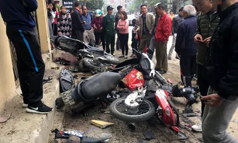 “Ô TÔ ĐIÊN” ĐÂM 6 XE MÁY Ở YÊN BÁI