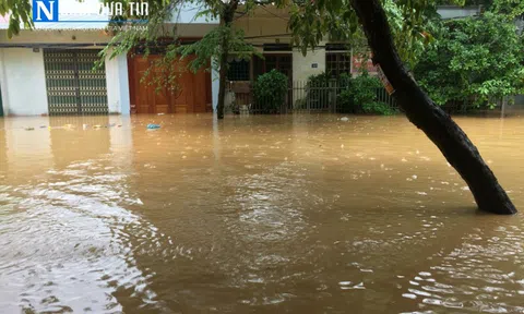 Thành phố Yên Bái chìm trong biển nước