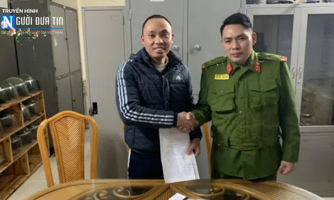 Đội cảnh sát 113 số 1 - CATP Hà Nội trả lại tài sản đánh rơi