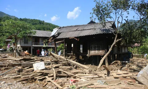 Nơi lũ đi qua, nỗi đau ở lại...