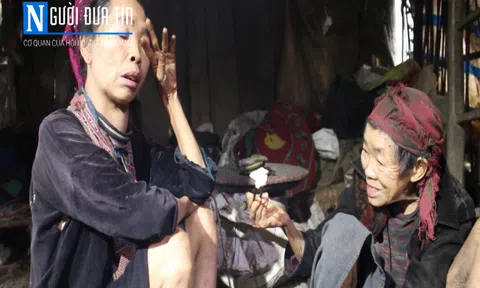 Hà Giang: Người mẹ 91 tuổi "còng lưng" nuôi con tâm thần 60 tuổi