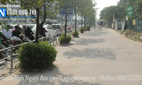 Hà Nội: Lắp rào sắt trên vỉa hè chặn xe đi ngược chiều