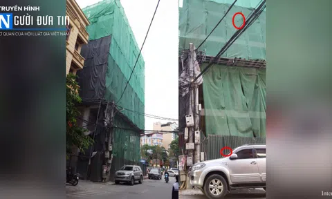 Hà Nội: Thanh sắt rơi từ công trình đang thi công, xuyên thủng kính xe ô tô