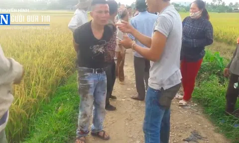 Nông dân Thanh Hoá bắt giữ đối tượng mang hung khí "bảo kê" gặt lúa