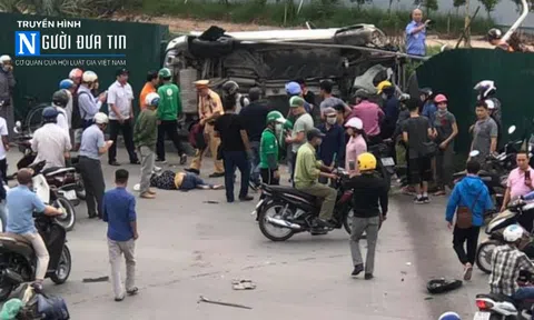 Hà Nội: Người phụ nữ lái xe sang vượt đèn đỏ, đâm liên hoàn nhiều xe máy