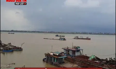 Bờ sông sạt lở, dân kêu cứu