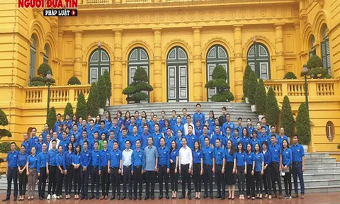 Đoàn thanh niên cơ quan Trung ương Hội luật gia Việt Nam thăm viếng lăng Bác nhân dịp kỷ niệm 130 năm ngày sinh của Người