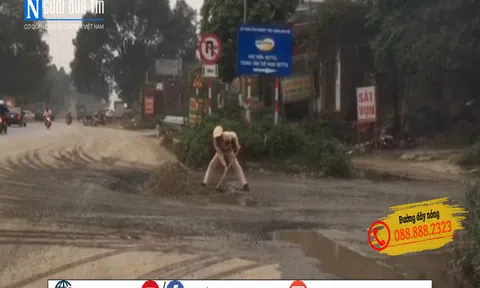 Đội CSGT số 11 CA TP Hà Nội khắc phục hố sâu trên đường, đảm bảo ATGT