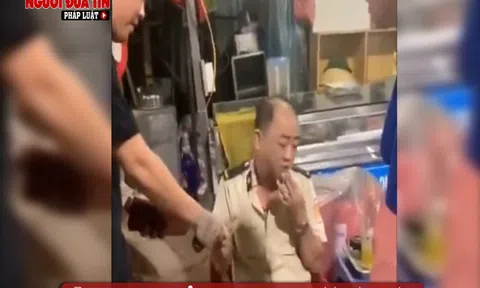 Bãi xe Công ty Cổ phần Đồng Xuân thu tiền gửi xe máy kiểu... “ăn cướp”