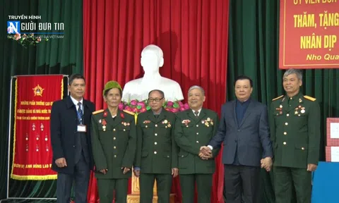 Bộ trưởng Bộ Tài chính Đinh Tiến Dũng thăm, tặng quà Tết tại Ninh Bình