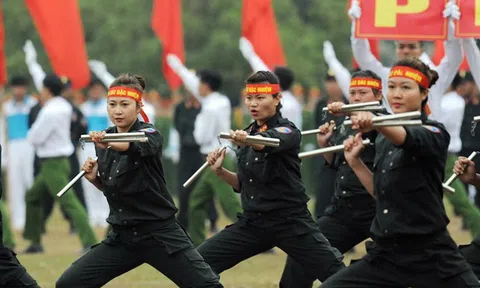 Biệt đội nữ đu dây cứu nạn ở Hà Nội