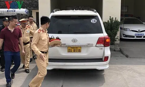 Quảng Ninh: Bắt xe biển Lào chở hàng trăm bánh ma tuý