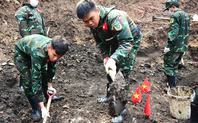 Tiếp tục quy tập thêm 5 bộ hài cốt liệt sĩ tại Công viên Lê Thị Riêng